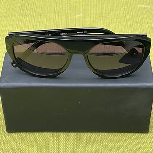 KENDALL + KYLIE MERCY SUNGLASSES with flip top case and drawstring bag